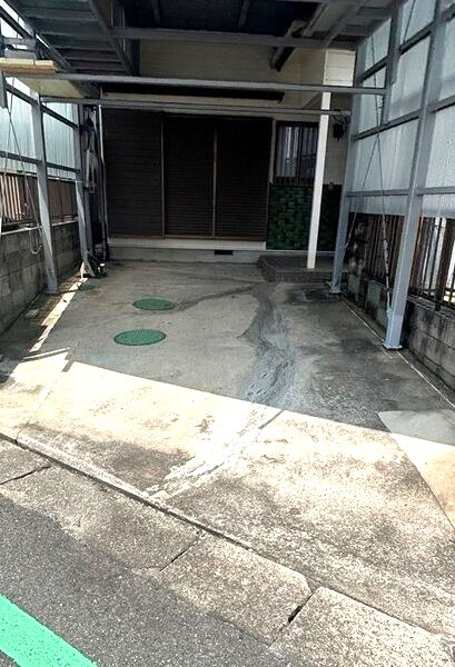 奥町剱光寺戸建の駐車場