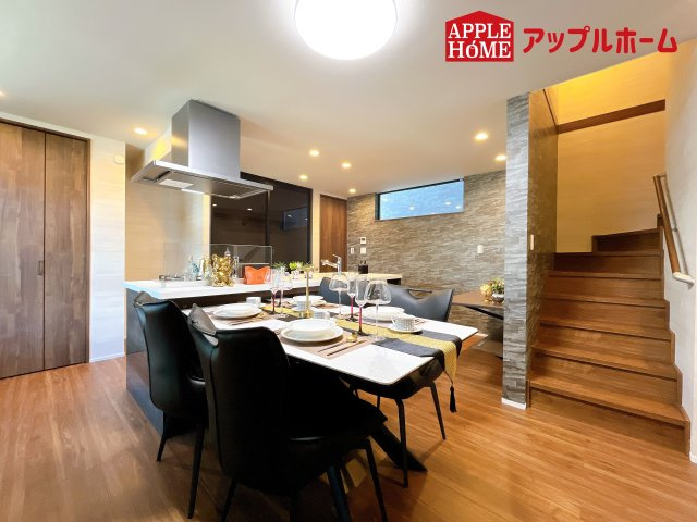 [新築住宅] さいたま市浦和区神明2丁目の居間・リビング|家族の会話が弾む明るく広々したリビング！いつでもお気軽にお問合せOKです！TEL「0120-466263」