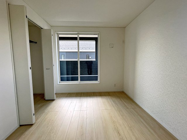 新築戸建・新築建売　矢吹町一本木第6　善郷小・矢吹中の洋室|6.7帖の洋室は2面採光でたっぷりと日差しが入り明るいお部屋です！