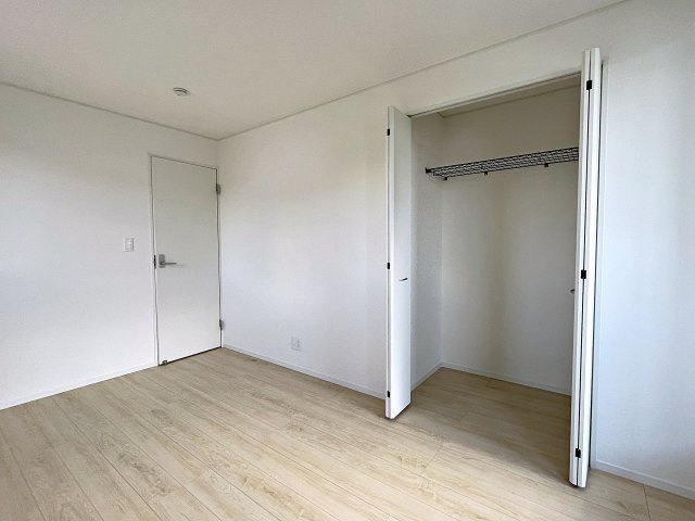 新築戸建・新築建売　矢吹町一本木第6　善郷小・矢吹中の洋室|全居室収納完備！収納が多いと室内もスッキリです！