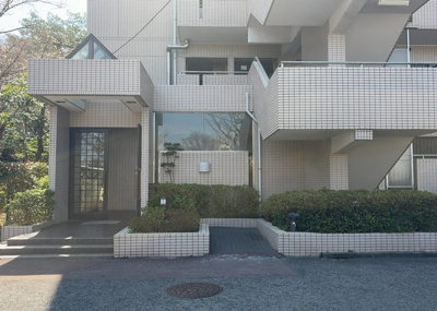 【外観】 | パークサイド松が谷１号棟 | 隣家の土地はどうなっているのか、生活利便施設が近くにあるのか、学校まで近いかなど、お客様のライフスタイルにあわせたイメージが重要です。また、近くにあると困る施設が近くにないかも確認するといいでしょう。