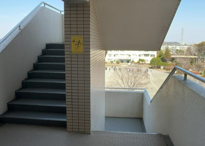 【内装】 | パークサイド松が谷１号棟 | 共用部分は、一棟の建物に住む区分所有者全員が共同で所有するとし、共用部分の管理、補修などは、区分所有者で形成される管理組合が行います。個人の判断で勝手に変更することはできませんので覚えておきましょう。