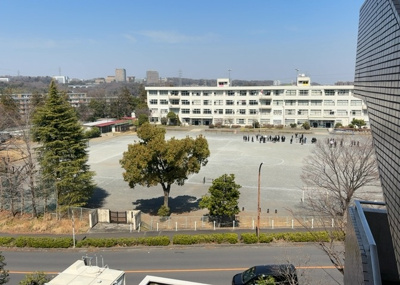 【展望】 | パークサイド松が谷１号棟 | 景色重視でお家選ぶをするとスーパーが遠い！学校が遠い！など生活をするうえで利便性で困ることもあります。まず一度現地を見学する際に、周辺の施設などがあるかを確認し、暮らし始めた後のことを想像しましょう。