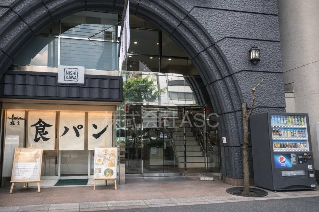 若杉グランドビル別館　テナントのエントランス