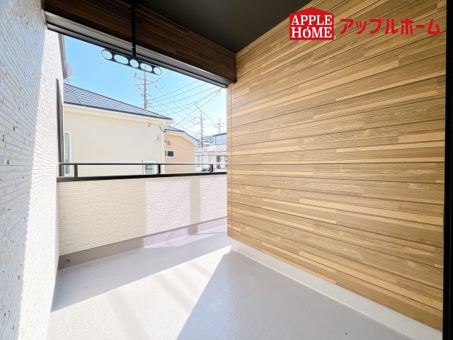 [新築住宅] さいたま市浦和区上木崎のバルコニー|インナーバルコニーで突然の雨でも安心♪直射日光を防げるので、紫外線を気にせず自然の光や風を感じながら日光浴もできちゃいます♪