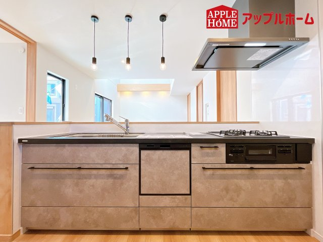 [新築住宅] さいたま市浦和区上木崎のキッチン|見栄えもよくお手入れもスムーズに出来ます。豊富な収納力もございますので、キッチンスペースをスッキリとお使い頂けそうです。