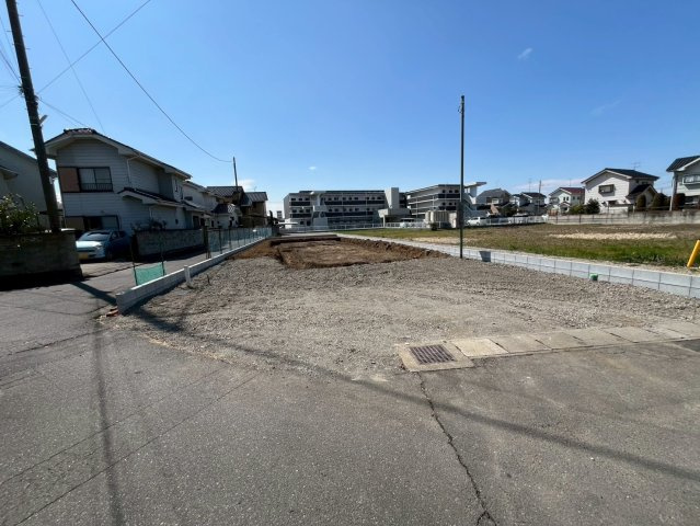 【Livele Garden】　猿島郡境町　第８　全1邸の前面道路含む現地写真|広々LDK18.7帖！パントリー付き（＾＾）全居室収納有りの収納豊富な間取りです♪
2026年3月撮影