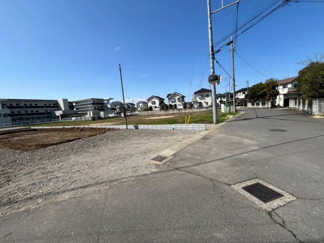 【Livele Garden】　猿島郡境町　第８　全1邸の前面道路含む現地写真|○前面道路○
北東側約6m
広々前面道路、見通しが良く車の出し入れも楽々できます♪
2026年3月撮影