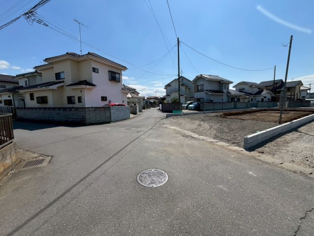 【Livele Garden】　猿島郡境町　第８　全1邸の前面道路含む現地写真|○前面道路○
北東側約6m
南東側約4m
2026年3月撮影
