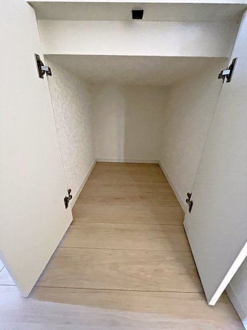新築戸建・新築建売　矢吹町一本木第6　善郷小・矢吹中の収納|階段下の収納はデッドスペースを有効活用！日用品の保管などに便利です！