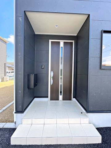 新築戸建・新築建売　矢吹町一本木第6　善郷小・矢吹中の玄関|モニター付きインターホンで訪問者を確認できるので、防犯対策やプライバシー保護など安心です！