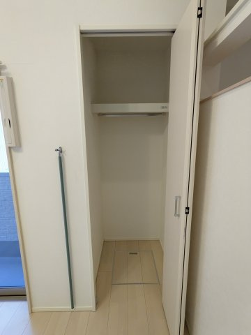 ハーモニーテラス白子町の収納|102号室クローゼット