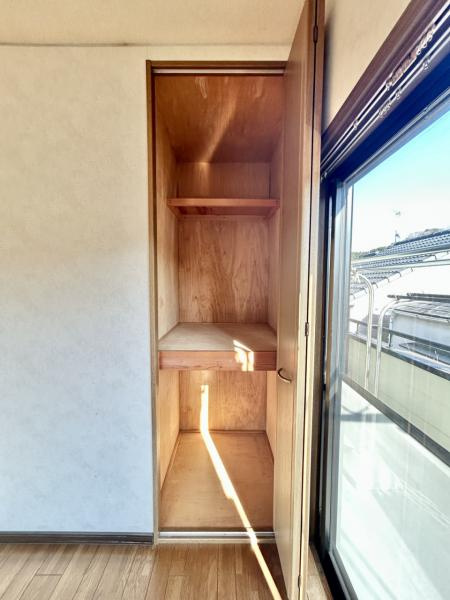 高知市朝倉丙　高台の中古一戸建ての収納|2階南向き洋室の収納スペース