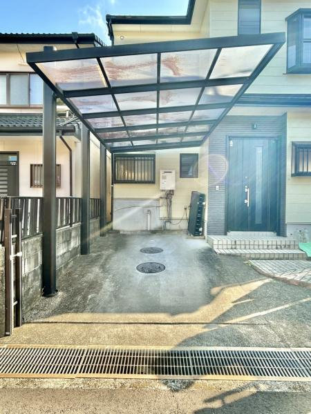 高知市朝倉丙　高台の中古一戸建ての駐車場|カーポート付で雨の日の乗り降りが◎