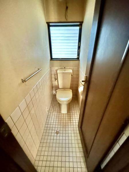 高知市朝倉丙　高台の中古一戸建てのトイレ|1階トイレ