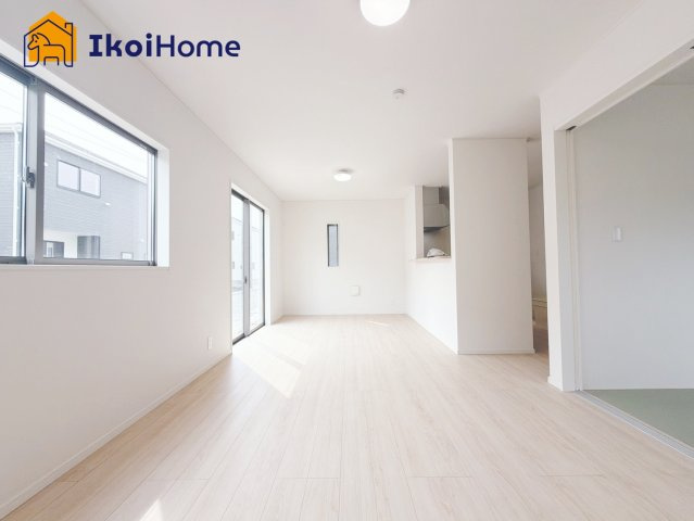 明石市大久保町谷八木第6　4号棟　新築戸建の居間・リビング|【ホームページに現地動画掲載中】●年中無休：当日予約可●エアコン・壁掛TV等を住宅ローンに組込み可