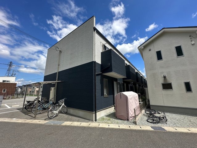クリスタルハイツ仁豊野の外観