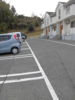 【駐車場】 | ダーリア２００２ | 駐車場に車を止められます