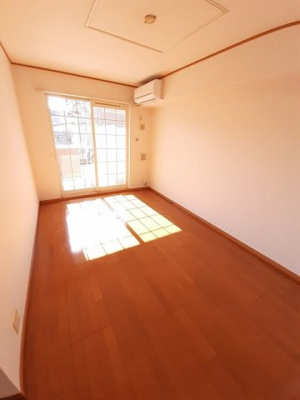 【居間・リビング】 | ベルメゾン福地Ｄ | ゆったりとした居間です