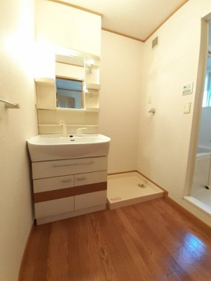 【洗面所】 | ベルメゾン福地Ｄ | 明るい洗面所です