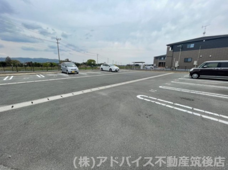 筑後市大字長浜の賃貸マンションの駐車場