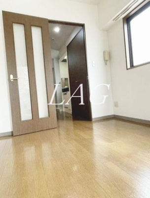 【居間・リビング】 | ジュネスさかえ | 洋室のお部屋です。