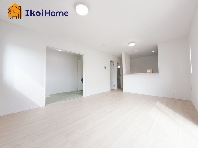 明石市大久保町谷八木第6　6号棟　の居間・リビング|【ホームページに現地動画掲載中】●年中無休：当日予約可●広々LDKは開放感があり、大型家具も設置可能