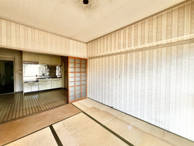 【和室】 | 友渕コーポ | ライフまで徒歩８分♪サンディまで徒歩１０分♪万代まで徒歩１１分♪毎日のお買い物に便利ですね！その日の特売日などでスーパーを選べますね♪