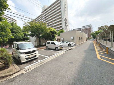 【駐車場】 | 友渕コーポ | お客様にとって最良のマイホームが見つかりますよう、イエストアが全力でお手伝いさせていただきます！いつでもお気軽にお問い合わせ下さい♪