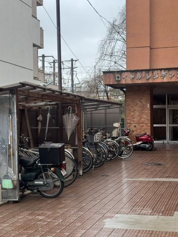 想定年間賃料　39.6万　想定利回り　26.4％　鉄骨鉄筋コンクリート造の駐輪場