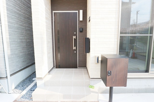 アフィット草津東Bの玄関