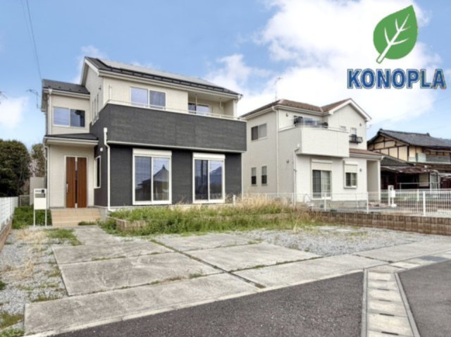 【中古戸建】佐野市栃本町の外観|■外観｜いまのアパート生活で走り回るお子さんを怒ってしまった経験はありませんか？走り回ることもジャンプすることも子どもの習性です！庭付き一戸建てならお子さまも思いっきり遊べます(^^)