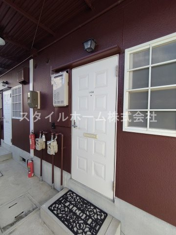 ヤマニあけぼのサンハイツC棟の玄関