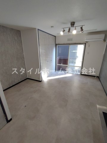 ヤマニあけぼのサンハイツC棟の居間・リビング