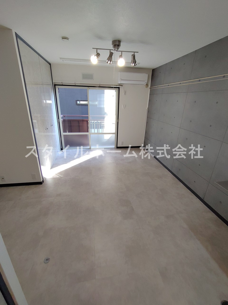 ヤマニあけぼのサンハイツC棟の居間・リビング