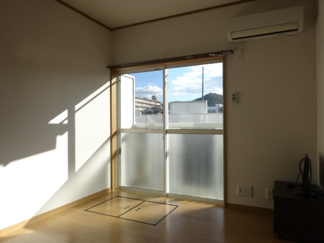 ナイスワン竜野駅前の居間・リビング