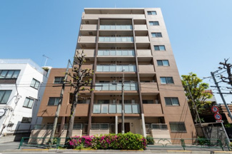 【外観】 | 鉄筋コンクリート造のがっちりとした建物。
