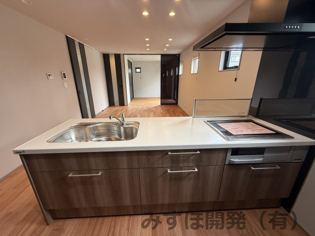 東根市本町4-26　No5のキッチン|家族の団らんを見渡せるキッチン