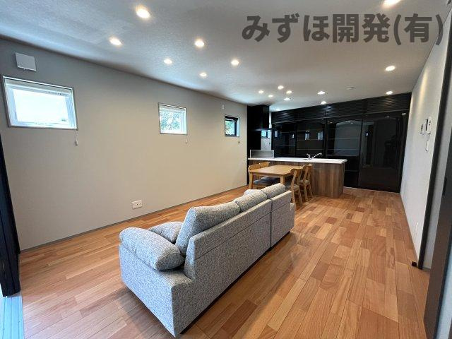 東根市本町4-26　No5の居間・リビング|広々14帖のリビングダイニング