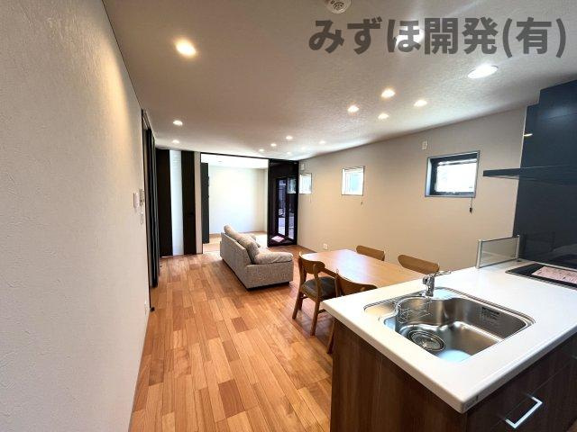 東根市本町4-26　No5の居間・リビング