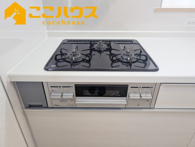 うるま市与那城屋慶名第6　クレイドルガーデン　新築戸建て　全4棟　1号棟の設備|三口コンロ