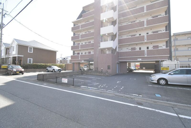 レジデンス蔵上の駐車場