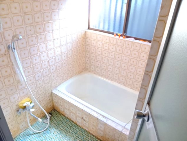 売中古戸建　富士市今泉の浴室|可愛らしいタイル張りの浴室です。