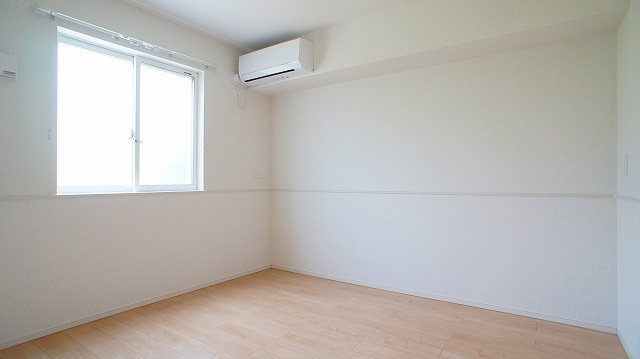 ロワゾーブルーGの洋室