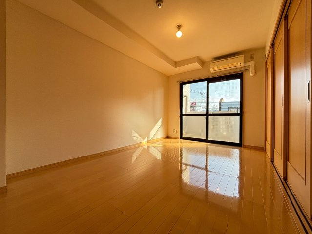 【その他】 | Amitie | 退去前のため別部屋の写真です。現況を優先します。