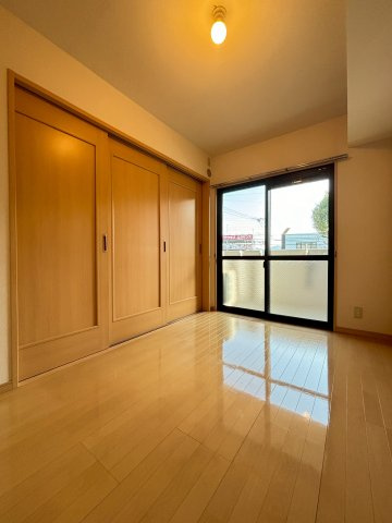 【洋室】 | Amitie | 退去前のため別部屋の写真です。現況を優先します。