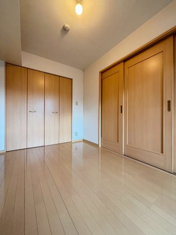 【洋室】 | Amitie | 退去前のため別部屋の写真です。現況を優先します。
