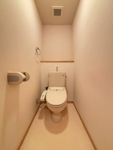 【トイレ】 | Amitie | 退去前のため別部屋の写真です。現況を優先します。