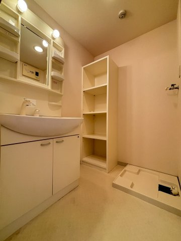 【洗面所】 | Amitie | 退去前のため別部屋の写真です。現況を優先します。