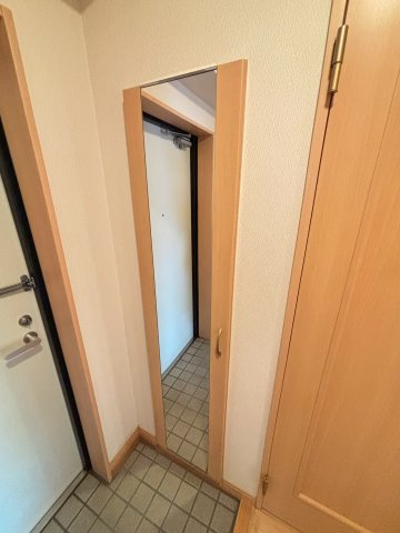 【玄関】 | Amitie | 退去前のため別部屋の写真です。現況を優先します。